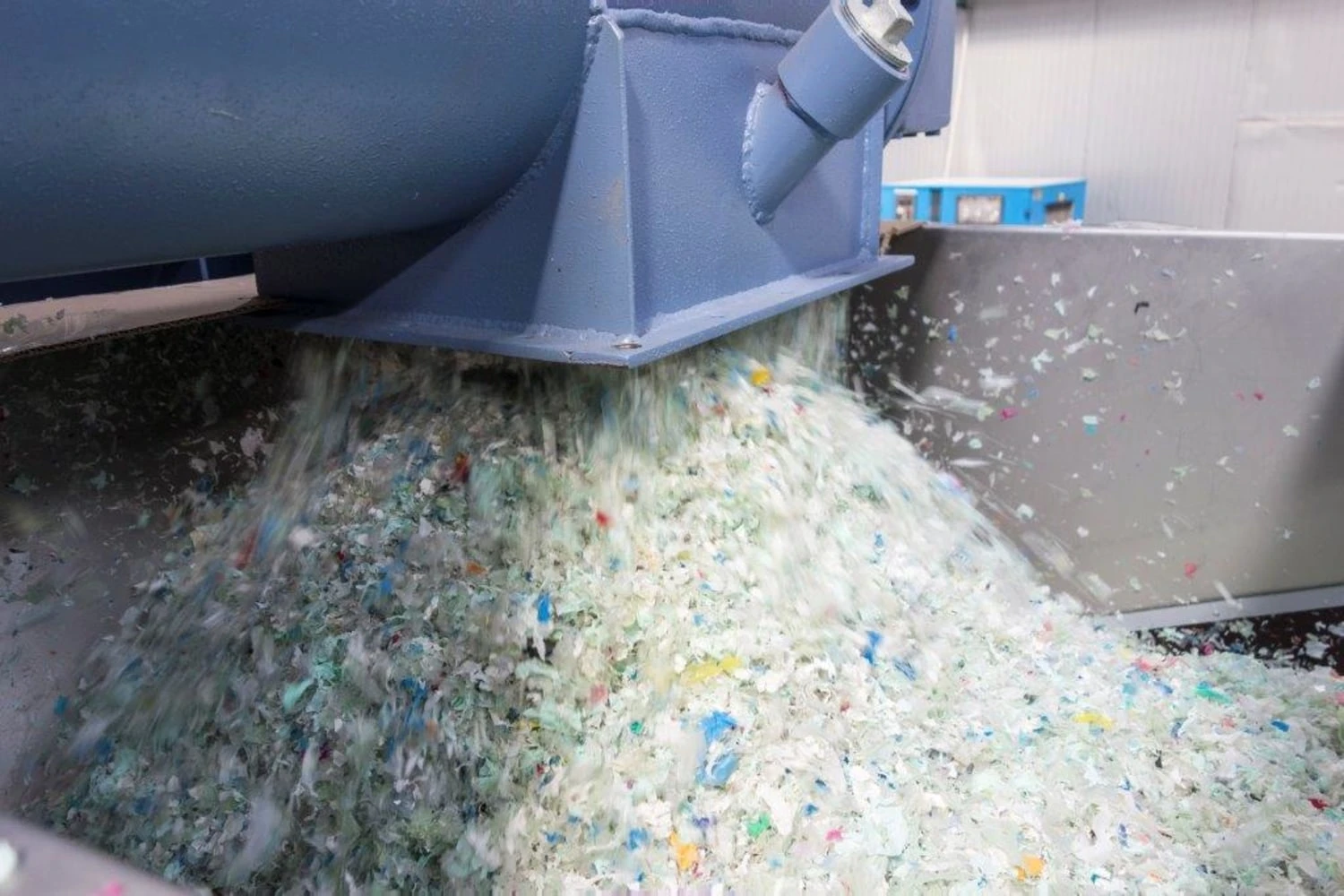 Pirmoreiz pasaulē: kopīga amerikāņu un ķīniešu zinātnieku grupa ir izstrādājusi pirmo vienpakāpes metodi jaukto plastmasas atkritumu pārstrādei benzīnā.