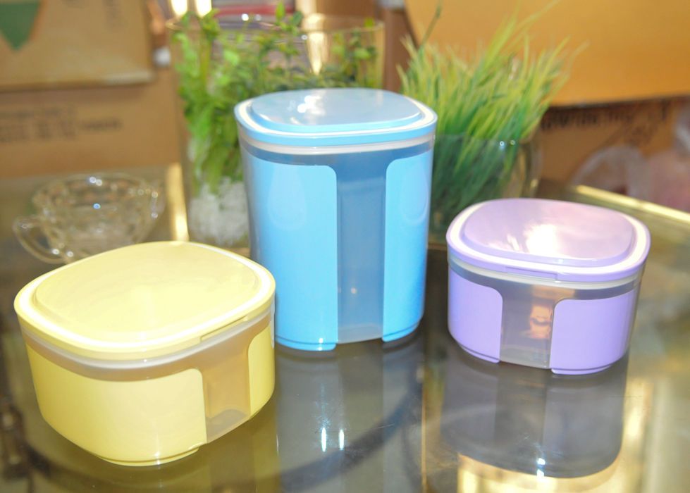 Sīkums, kam jāpievērš uzmanība, pērkot Tupperware konteineru, lai saprastu, vai tas ir piemērots pārtikas produktu uzglabāšanai: „Sērija ar maziem simboliem”.