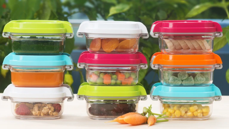 Sīkums, kam jāpievērš uzmanība, pērkot Tupperware konteineru, lai saprastu, vai tas ir piemērots pārtikas produktu uzglabāšanai: „Sērija ar maziem simboliem”.