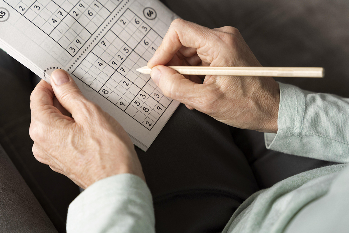 Ne Sudoku, ne TV: Šis hobijs cilvēkiem virs 60 gadiem stimulē radošumu un uzlabo smadzeņu darbību.