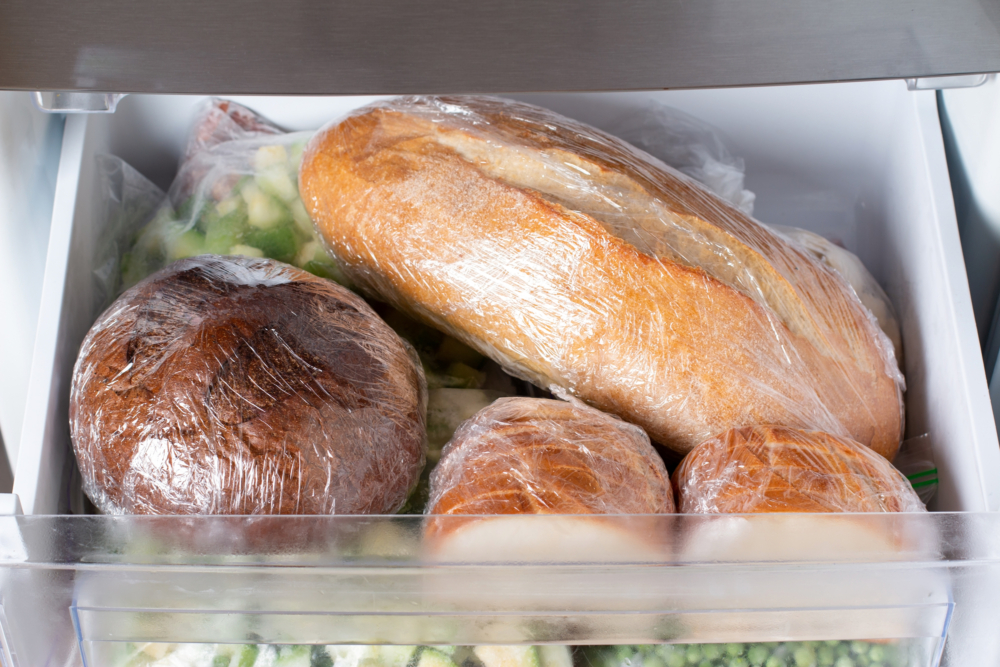 Ne pēc svara, ne iepakojumā: kā pareizi uzglabāt maizi saldētavā?