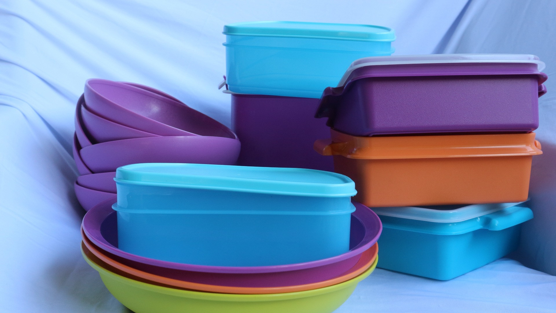Kādus produktus var sasaldēt, bet kādus nevar? Vai karstu Tupperware trauku var likt ledusskapī?