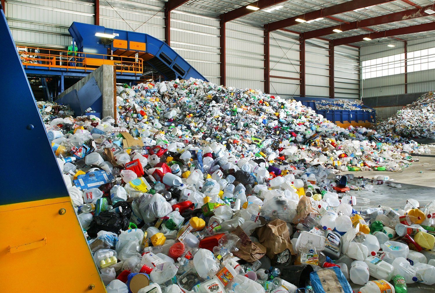 Pirmoreiz pasaulē: kopīga amerikāņu un ķīniešu zinātnieku grupa ir izstrādājusi pirmo vienpakāpes metodi jaukto plastmasas atkritumu pārstrādei benzīnā.