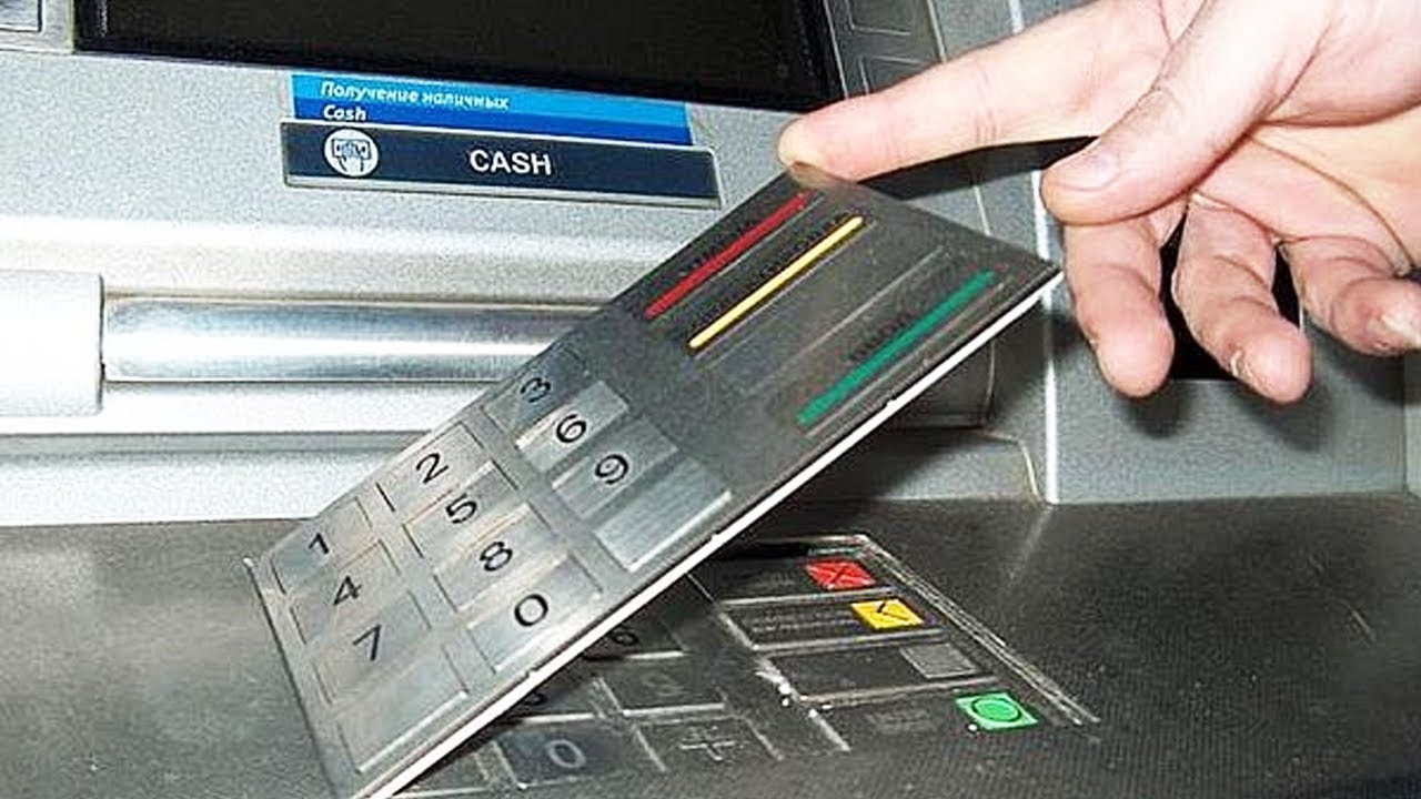 Poga, kas jāizmanto pēc naudas izņemšanas bankomātā, lai izvairītos no krāpšanas
