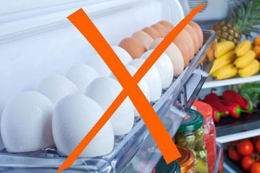 Pārtikas drošības eksperts izskaidro, kāpēc veikalā olas tiek glabātas istabas temperatūrā, bet mājās – ledusskapī.