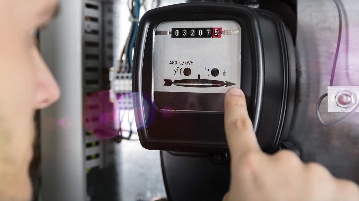 Vai magnēti uz ledusskapja patiešām ietekmē jūsu elektrības rēķinu?